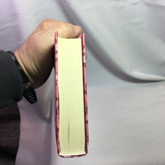 The Duck Commander Devotional: Pink Camo by Robertson, Al - Picture 4 of 11